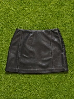 Wilfred Black Faux Leather Mini Skirt Size 2
